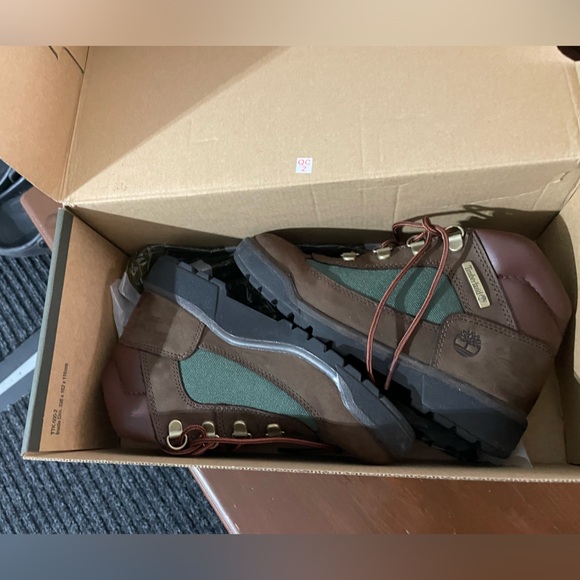 TIMBERLAND BOOTS - Picture 5 of 6